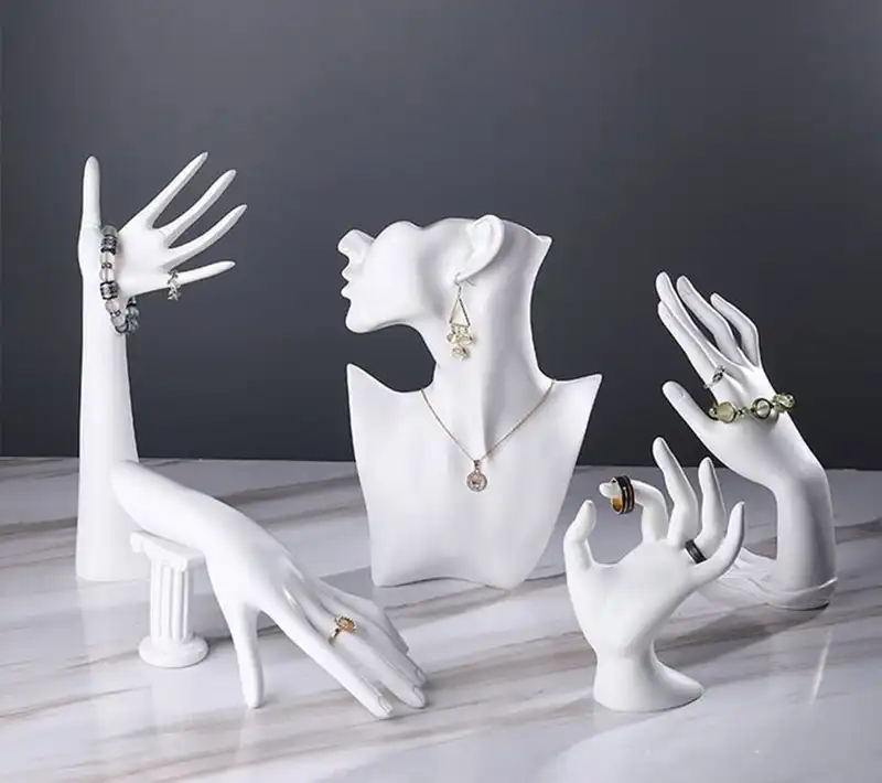 Jewelry-store-display-mannequin